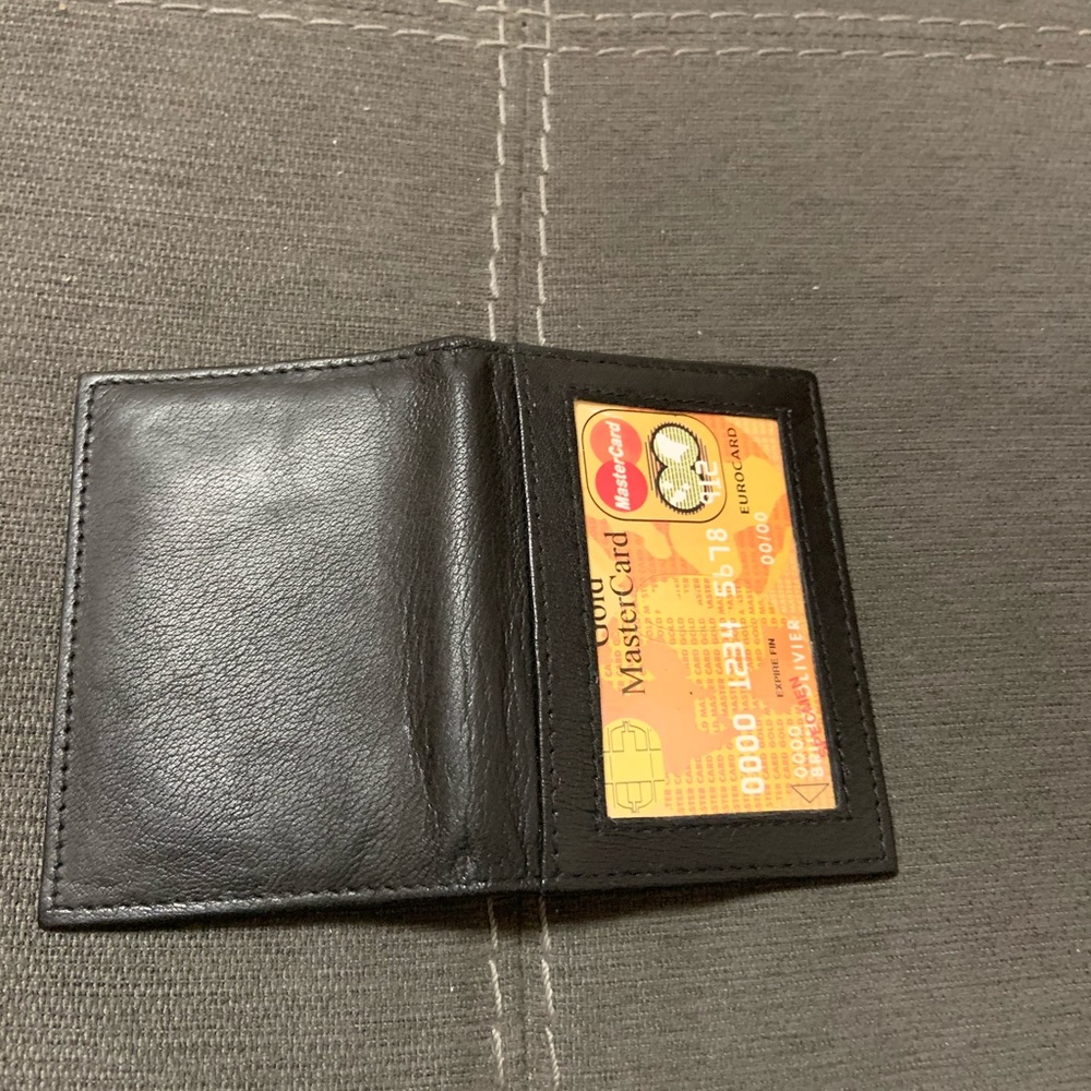 Card and I’d holder bifold